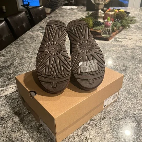 SOLD - Ugg Ultra Mini Boot- Chocolate Brown - Picture 4 of 7